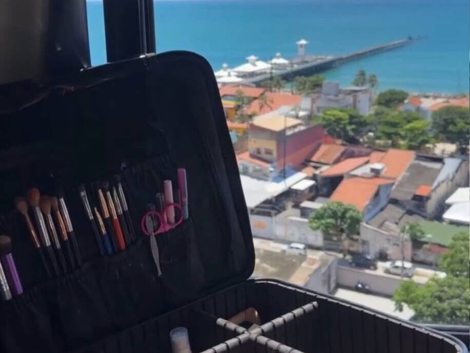 Maleta profissional organizada para atendimento em domicílio